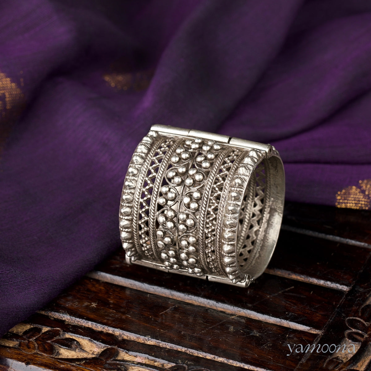 Niovi Rajwadi Silver Kada Bracelet